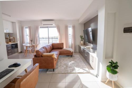 Wedgefield Apartamento | Oceanfront Executive Suite with Office & Wifi