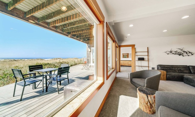 Manzanita Casa | Oceanfront Getaway MCA#1236-Gorgeous duplex home right on the beach. DOGS ok.