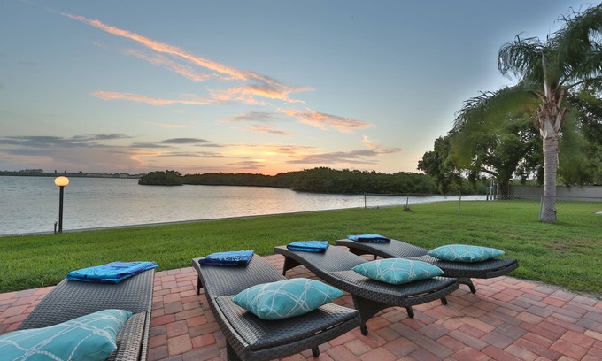 Vamo Casa | Casa frente al mar con vistas al atardecer de la bahía de Sarasota