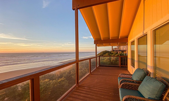 South Beach Casa | Oceanfront Home with Private Deck & Water Views, Full Kitchen, Free WiFi