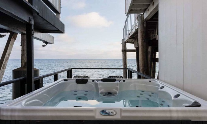 Eastern Malibu Casa | Oceanfront Home with Hot Tub and Rooftop Terrace