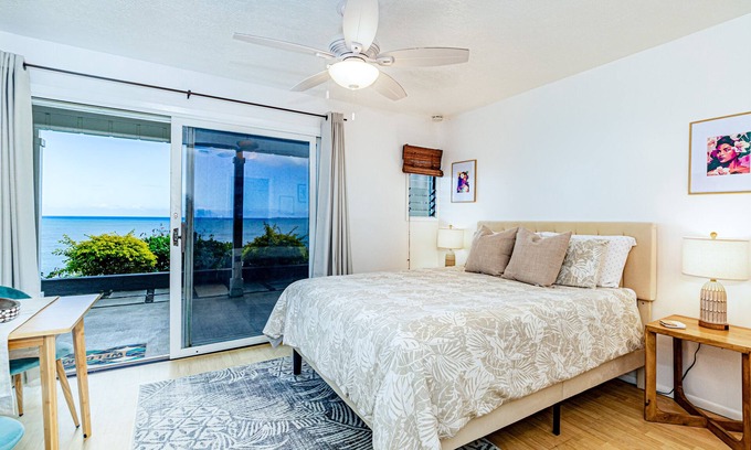 Kapoho Cama Y Desayuno | Oceanfront in Hilo Hale Kai Suites Heritage Room - Queen Bed, Private Bath