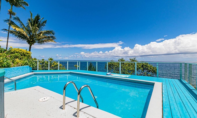 Kapoho Cama Y Desayuno | Oceanfront in Hilo Hale Kai Suites - Moana Room - King Bed, Private Bathroom