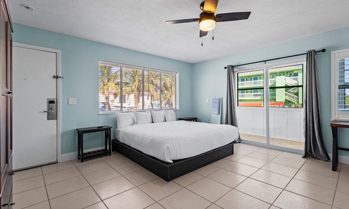 Fort Pierce Hotel | Oceanfront Inn Room #1 - Partial Ocean View, King Bed