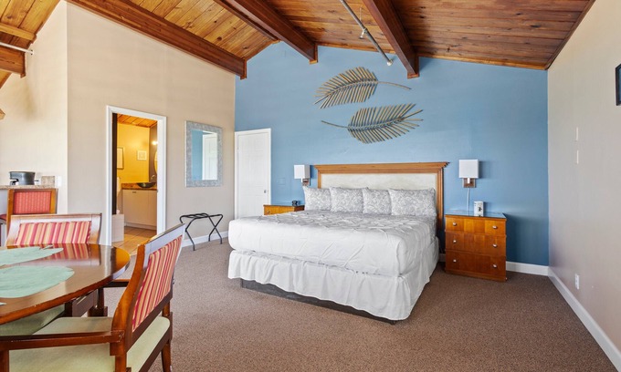 Fort Pierce Hotel | Oceanfront Inn Suite #12- Ocean View Balcony - King Bed