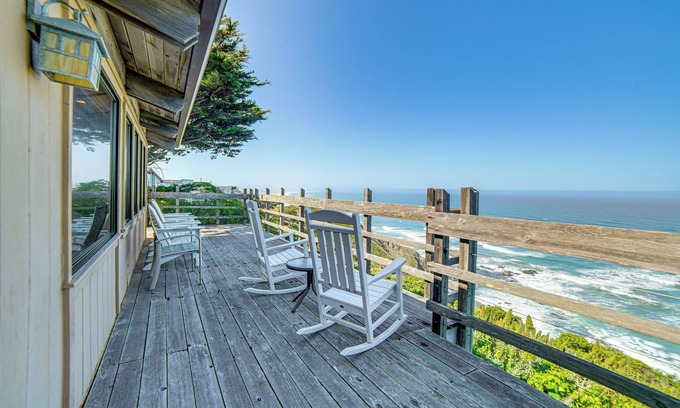 Manchester Casa | Oceanfront Irish Beach Home: Private Beach Access!