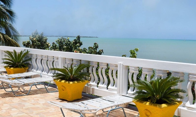 Black River Casa | Oceanfront family Villa