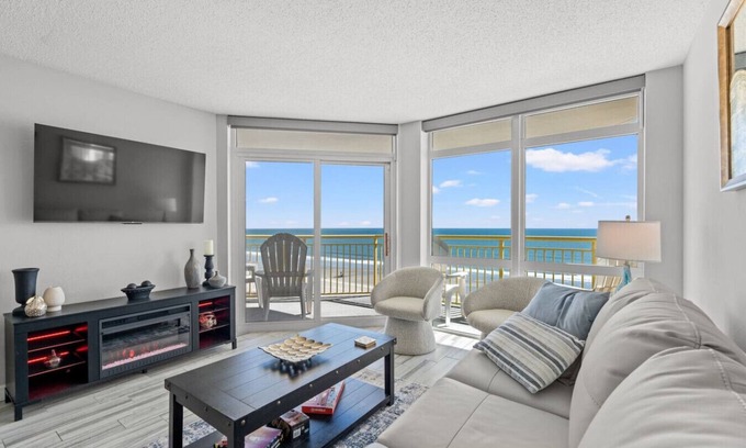 Atlantic Beach Condominio | Oceanfront - King Bed - 2br - 2ba - Kitchen - W&D