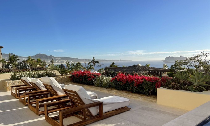 El Médano Ejidal Villa | Oceanfront Luxury Escape, Breathtaking Views. Private Pool & Jacuzzi