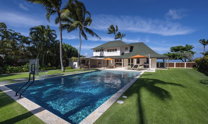 Lanikai Casa | Oceanfront Luxury Home in Lanikai- sleeps 8