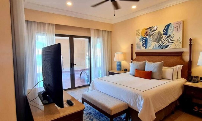 Loreto Apartamento | Oceanfront Luxury Villa in Loreto, Spa Access & Adventure-Filled Getaway!