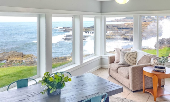 Yachats Casa | Oceanfront Main floor Duplex in the heart of Yachats