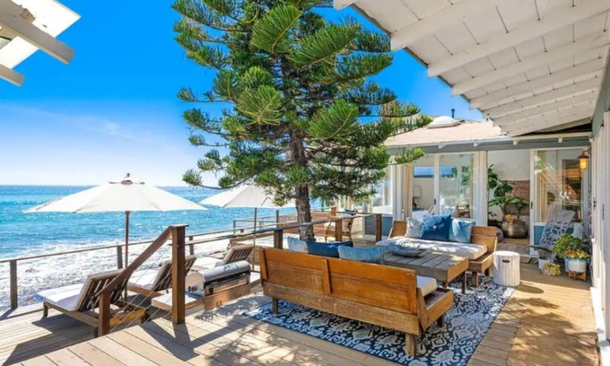 Eastern Malibu Casa | Oceanfront Malibu home