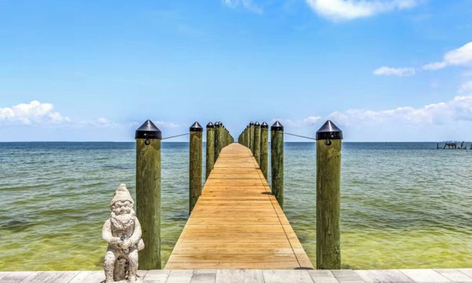 Bokeelia Casa | Oceanfront Multi-Family Retreat / 4 Bed, 4.5 Bath / 2 Fully Equipped Kitchens!