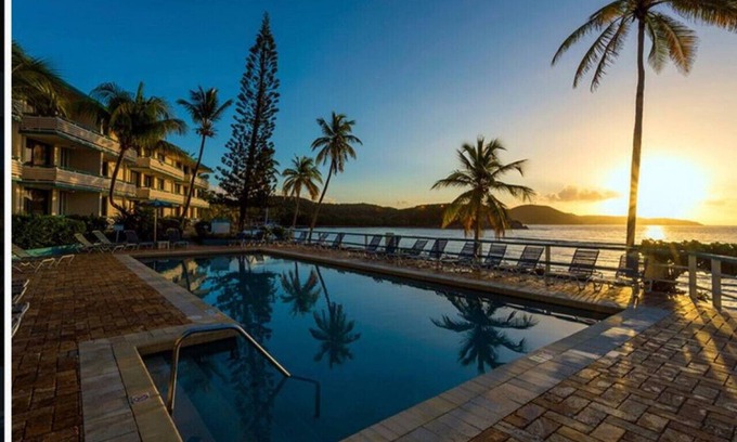 Bolongo Bay Condominio | Oceanfront Newly Renovated Condo
