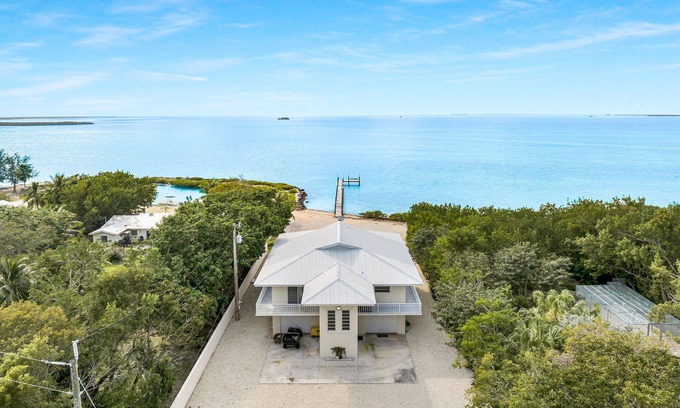 Monroe County Casa | Oceanfront Oasis: Dockside Bliss