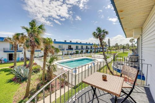 Ormond-by-the-Sea Apartamento | Oceanfront Ormond Beach Condo Patio, Pool Access!