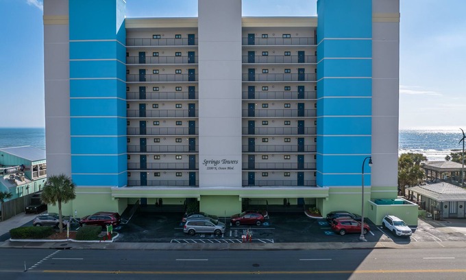 Ash Condominio | Oceanfront Pool-3BD Family Friendly Condo-Cherry Grove