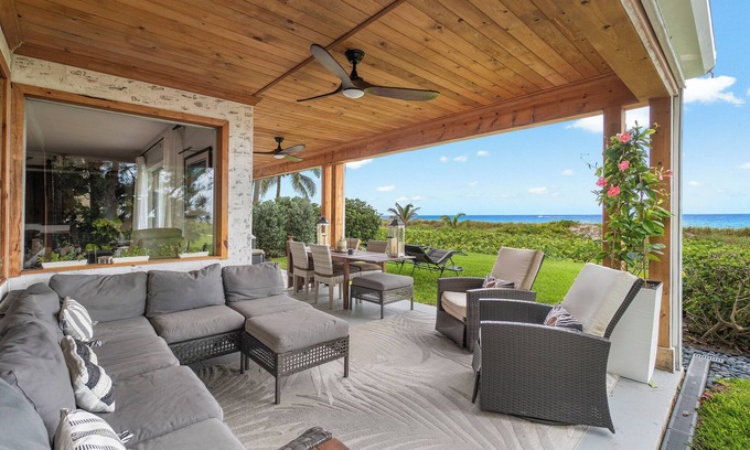 Delray Beach Condominio | Oceanfront - One of A Kind - 2/2 Private On The Ocean