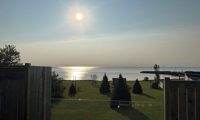 Cormierville Casa | Oceanfront paradise, 4-bedroom house in Cocagne with hot tub, WiFi, AC.