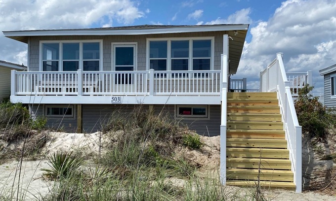 Holden Beach Cabaña | Maravillosa casa de campo en la playa de Holden, frente al mar!