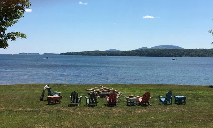 Lamoine Beach Casa | Propiedad frente al mar con espectaculares vistas al parque Acadia y cruceros.