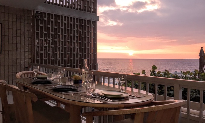 Kailua-Kona Condominio | Frente al mar, renovado y adaptado en el centro de Kona - hermosas vistas al mar! 1er piso