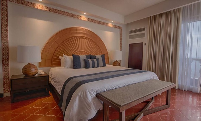 Zona sur Hotel | Oceanfront Resort w/ Scenic Pools & Easy Beach Access, Ideal for Romantic Stay