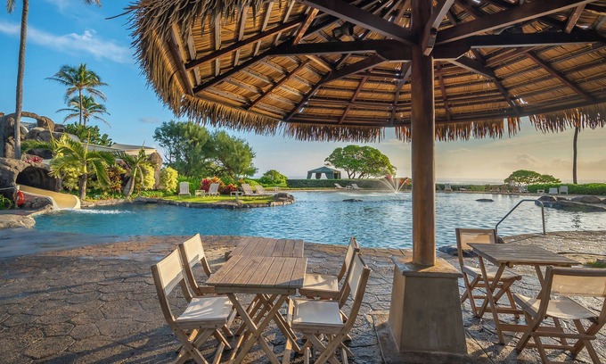 Hanamaulu Complejo | OCEAN/POOL VIEWS w/ WALKOUT access from PRIVATE LANAI, 2 QUEEN BEDS - KBR 3126