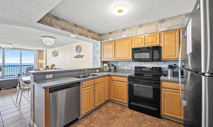 Ocean Drive Condominio | Oceanfront Sleeps 8 Ashworth Resort 3 bed 3 bath Free Parking Pools Lazy River