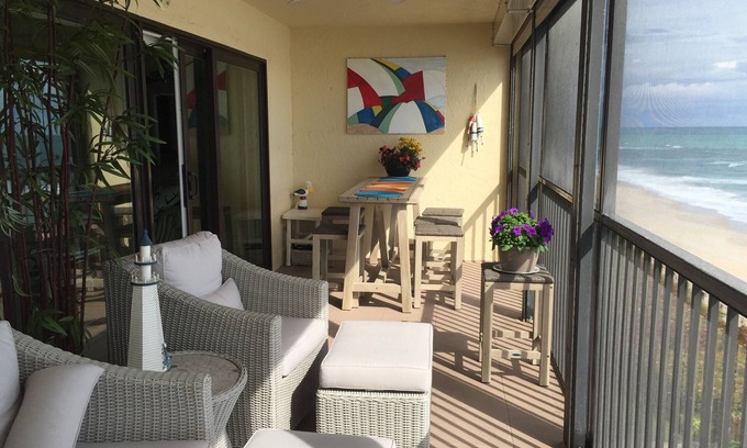 Melbourne Beach Condominio | Frente al mar, espectacular, recién amueblado y hermoso: ambiente de surf