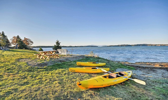 East Sullivan Cabaña | Frente al mar Sullivan Cottage en 6 Acres w / Kayak!