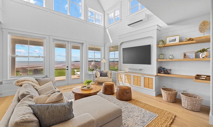 Charlotte's Shore Casa | Oceanfront Sunset Beach House