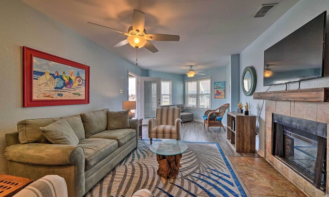 Port Aransas Condominio | Oceanfront Texas Condo w/ Pool: Pets Stay Free