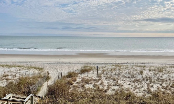 Indian Beach Condominio | Oceanfront - The Ocean Club - Sand, Sun & Family Fun - Indian Beach/Emerald Isle