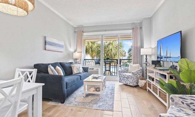Litchfield by the Sea Condominio | OCEANFRONT: The Seabatical Suite at Bridgewater Resort / Litchfield By The Sea