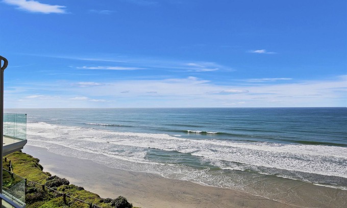 Solana Beach Condominio | Frente al mar, piso superior, hermosa remodelación nueva en Solana Beach!