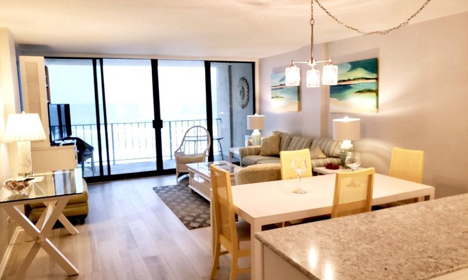 Wrightsville Beach Condominio | Hermoso, condominio de 2 dormitorios frente al mar, renovación 2019