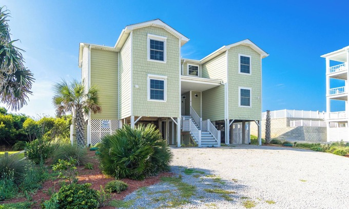 Emerald Isle Cabaña | Oceanfront Updated 5BR Duplex. Dog friendly!
