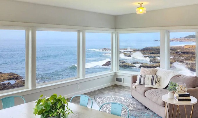 Yachats Casa | Oceanfront Upper Level Duplex in the heart of Yachats