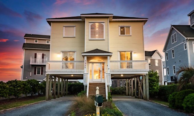 McCutcheon Field Casa | Oceanfront home w/ Relaxing views! Pet Friendly