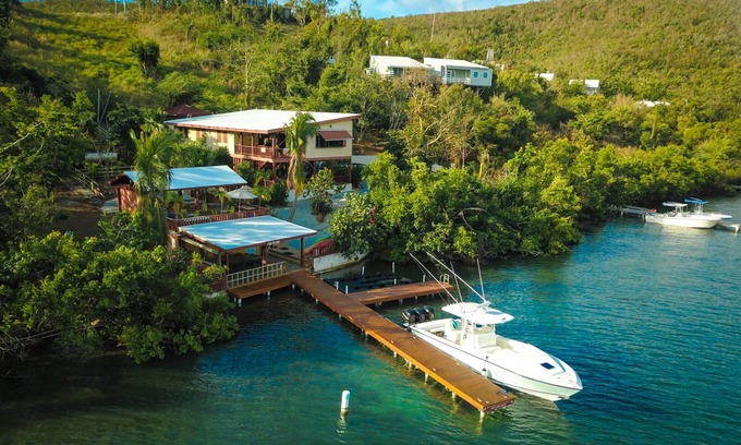 Fulladoza Bay Villa | Pelicano frente al mar / Desde $ 195- $ 1,450 / noche, Cap. 2-18 invitados