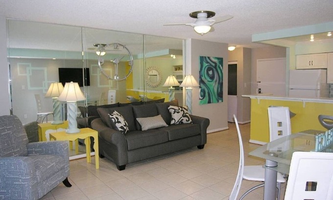 Virginia Beach Condominio | Paseo frente al mar en la playa, 2 hab.