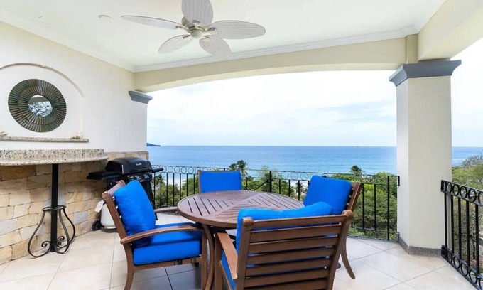Santa Cruz Condominio | Oceanica 825, ocean view condo, steps to the beach