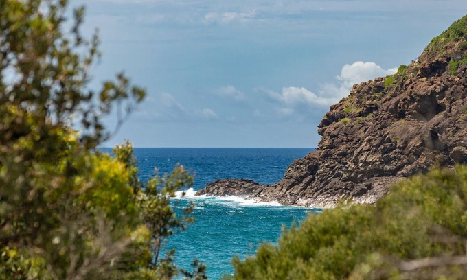 Boomerang Beach Apartamento | Oceanside 007 with beautiful oceans views and your own entertaining space