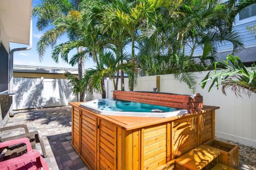 Redington Beach Casa | Oceanside Beach Cottage