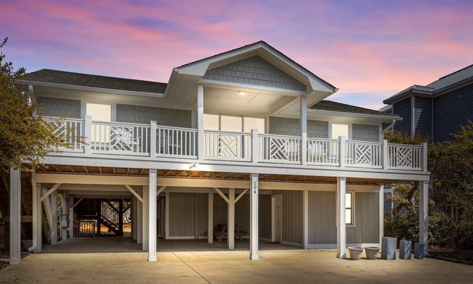 Emerald Isle Cabaña | Oceanside beach home, 2 minute walk to beach