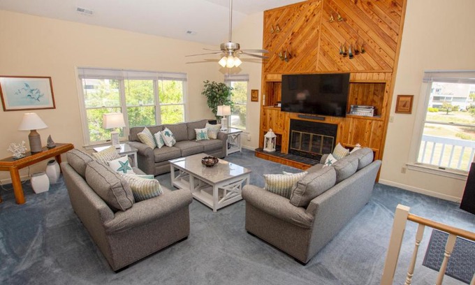 Corolla Light Casa | Oceanside, Close to Beach Access, Close to Shopping, Community Amenities, 717, Captains Quarters