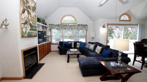 Corolla Light Casa | Oceanside, Community Pools, Community Tennis, Hot Tub, 13, Tree Tops