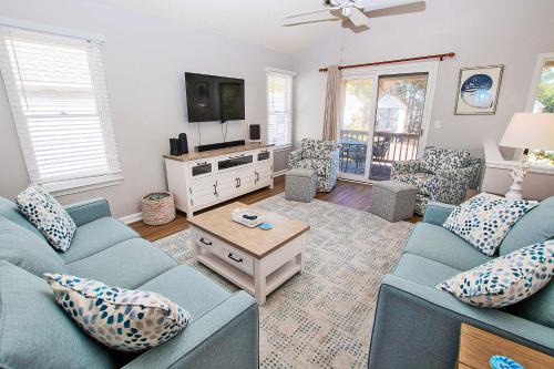 Corolla Light Casa | Oceanside, Community Pools, M24, Sunshine & Tan Lines